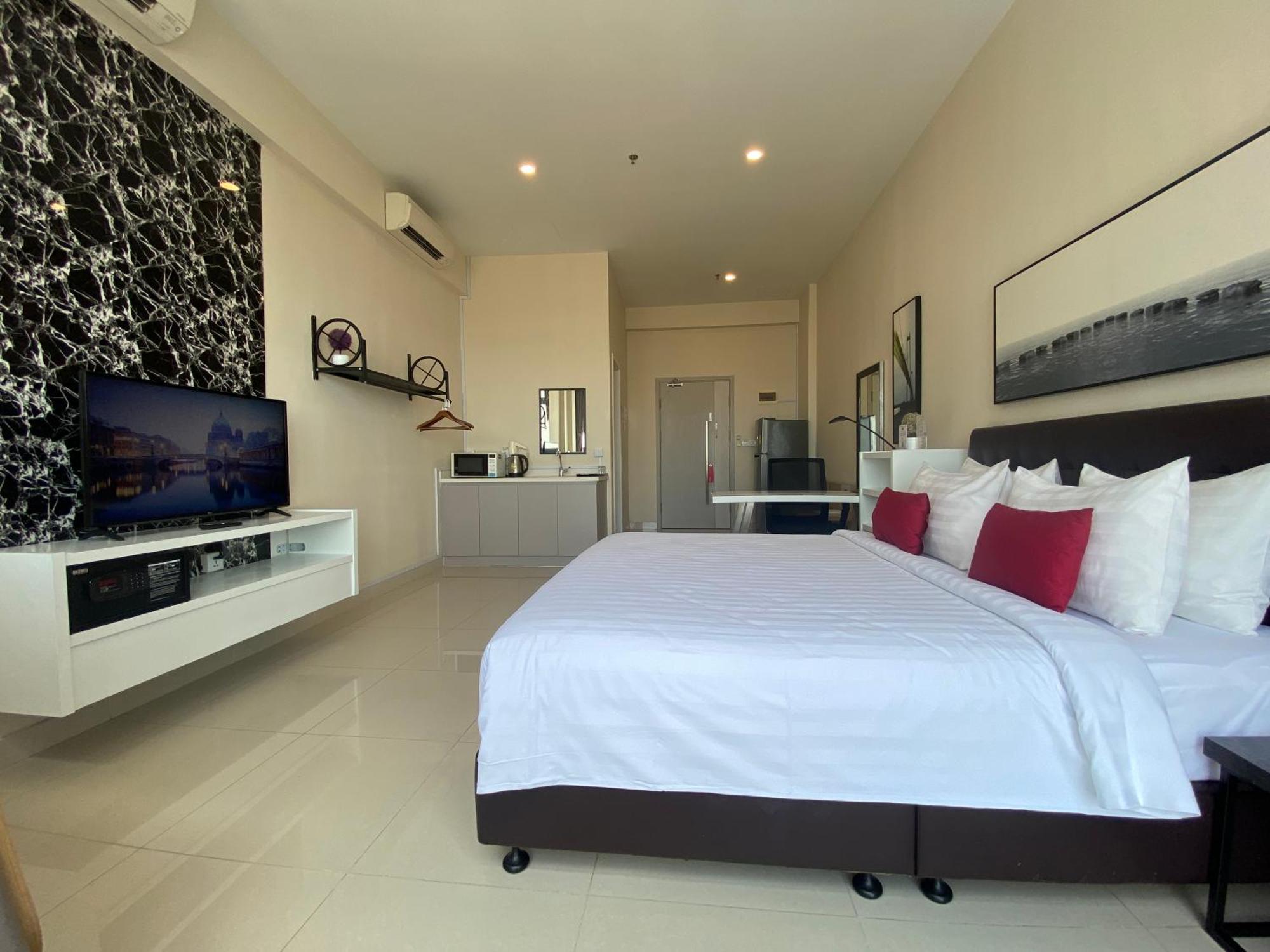 The Bridge Club Khách sạn 4*