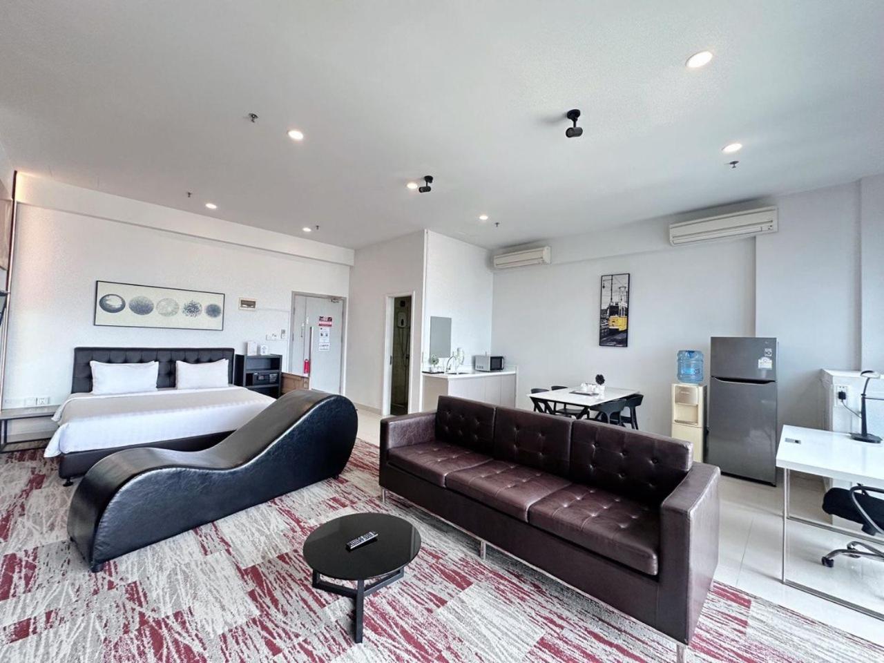 The Bridge Club Hotel 4*