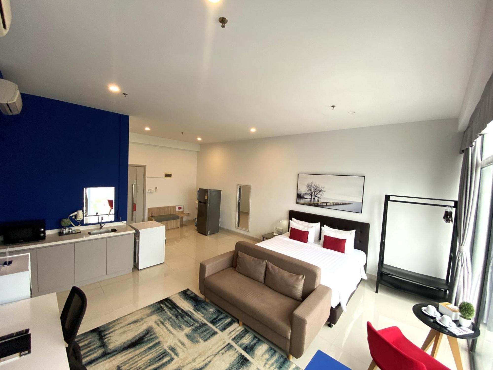 Khách sạn The Bridge Club 4*