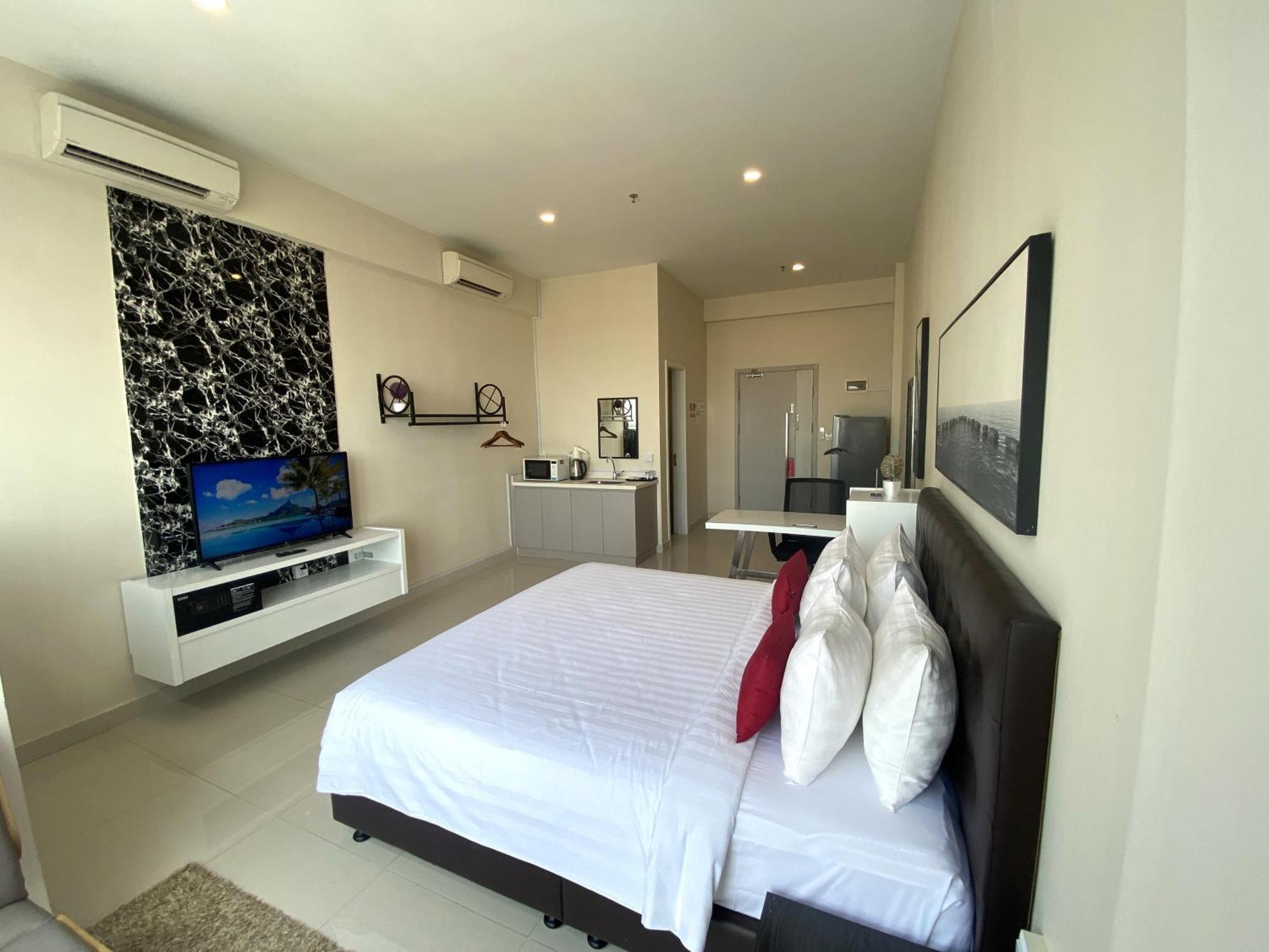The Bridge Club Hotel